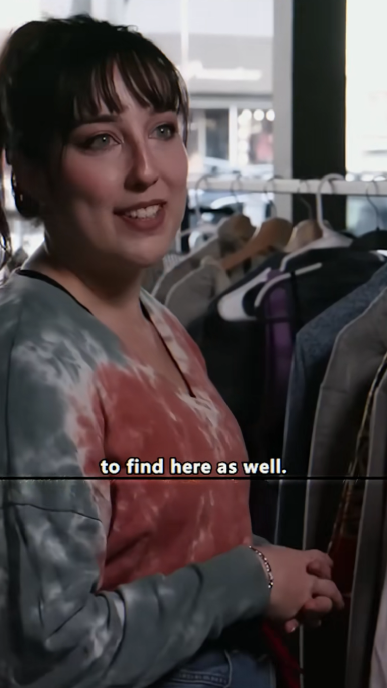 SALESWOMAN THUMB