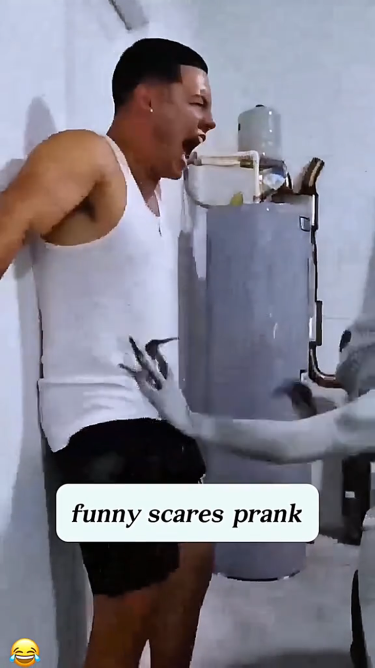 FUNNY SCARE