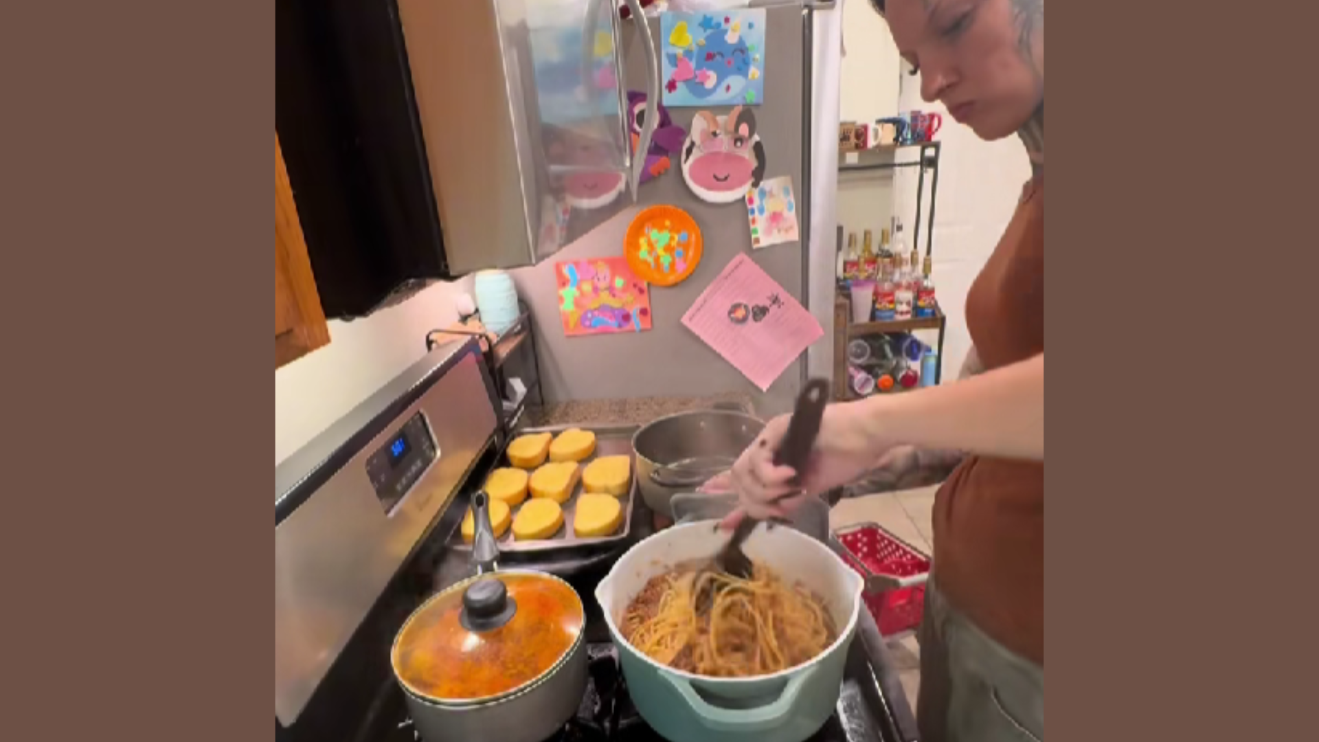 Two Single Moms Move In Together With 6 Kids & People Love It